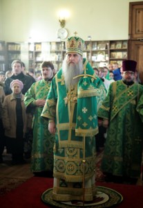Божественная литургия на Архиерейском подворье — в храме во имя преподобного Серафима Саровского города Саратова
