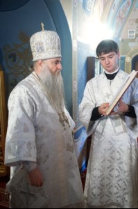Крещальная литургия в Свято-Троицком кафедральном соборе города Саратова
