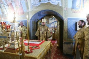 Епископ Пахомий совершил Божественную литургию в Свято-Троицком кафедральном соборе Саратова