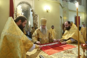 Божественная литургия в храме в честь Покрова Пресвятой Богородицы г. Саратова