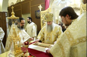 Божественная литургия на Архиерейском подворье — храме во имя преподобного Серафима Саровского г.Саратова