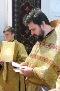 Божественная литургия в храме во имя Всех Святых, в земле Российской просиявших г. Саратова