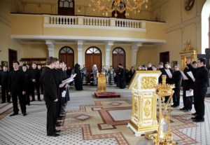 Утреннее богослужение на Архиерейском подворье — храме во имя святого апостола и евангелиста Иоанна Богослова при СПДС