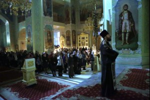 Великое повечерие с чтением канона преподобного Андрея Критского в храме в честь Покрова Пресвятой Богородицы г. Саратова