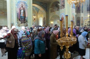 Вечерня в соединении с Литургией Василия Великого и Чин умовения ног в храме в честь Покрова Пресвятой Богородицы г.Саратова