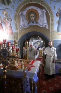 Митрополит Лонгин совершил Крещальную Литургию