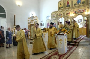 Божественная литургия в храме святых первоверховных апостолов Петра и Павла г. Красноармейска