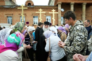 Митрополит Лонгин совершил чин освящения крестов и куполов строящегося храма во имя новомучеников и исповедников Саратовских г. Саратова