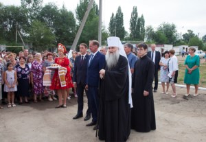 Митрополит Лонгин освятил спортивный зал школы и дом культуры села Сторожевка