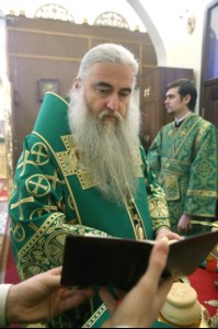 Божественная литургия на Архиерейском подворье — храме во имя преподобного Серафима Саровского г.Саратова
