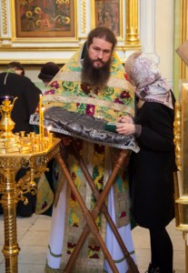 Божественная литургия в храме в честь Покрова Пресвятой Богородицы г.Саратова