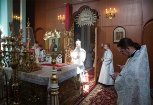 Божественная литургия в храме в честь Сошествия Святого Духа г. Саратова
