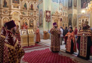 Всенощное бдение в храме в честь Покрова Пресвятой Богородицы г.Саратова