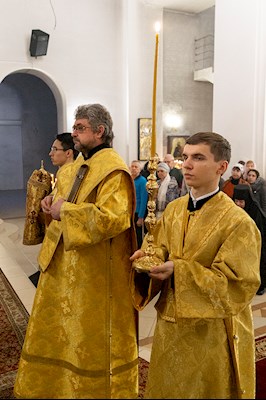 Божественная литургия в храме во имя первоверховных апостолов Петра и Павла г. Саратова