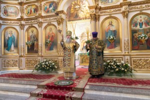 Божественная литургия в храме в честь Покрова Пресвятой Богородицы г. Саратова