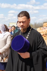 Митрополит Лонгин освятил колокола Свято-Никольского храма села Октябрьский Городок