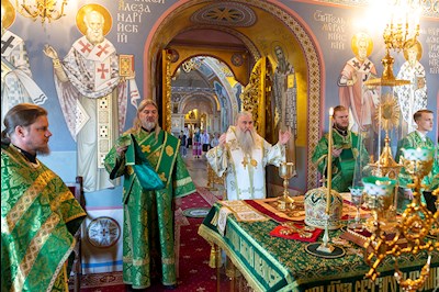 Божественная литургия в Свято-Троицком кафедральном соборе г. Саратова