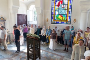 Божественная литургия на Архиерейском подворье — в храме в честь иконы Божией Матери «Утоли моя печали» г. Саратова
