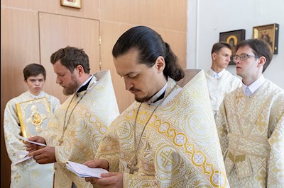 Божественная литургия в храме во имя святителя Митрофана, епископа Воронежского, г.Саратова