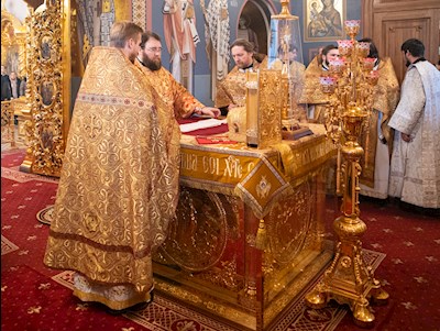 Митрополит Игнатий совершил Божественную литургию в Свято-Троицком кафедральном соборе г. Саратова