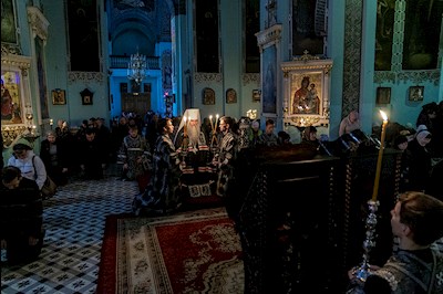 Великое повечерие с чтением канона преподобного Андрея Критского в храме Сошествия Святого Духа г. Саратова