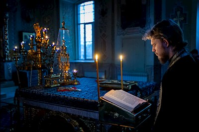 Великое повечерие с чтением канона преподобного Андрея Критского в Покровском храме г. Саратова