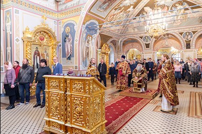 Божественная литургия в Свято-Троицком кафедральном соборе г. Саратова