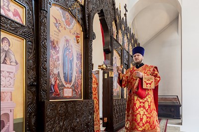 Божественная литургия в храме в честь иконы Божией Матери «Всех скорбящих Радость» г. Саратова