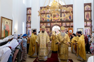 Божественная литургия в храме в честь Нерукотворного Образа Спасителя г .Саратова