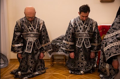 Митрополит Игнатий совершил ночную Литургию Преждеосвященных Даров в крестовом храме священномученика Гермогена, епископа Тобольского (Саратовского и Царицынского)