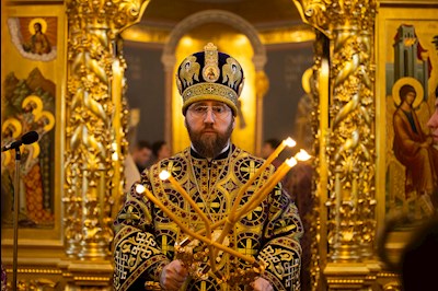 Митрополит Игнатий совершил вечернюю Литургию Преждеосвященных Даров в Свято-Троицком кафедральном соборе г. Саратова