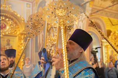 Митрополит Игнатий совершил Божественную литургию в Свято-Троицком кафедральном соборе Саратова
