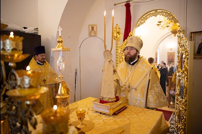 Митрополит Игнатий совершил Божественную литургию в Свято-Никольском храме с. Октябрьский Городок