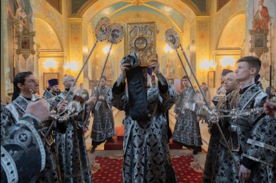 Митрополит Игнатий совершил Литургию Преждеосвященных Даров в Покровском соборе г. Саратова