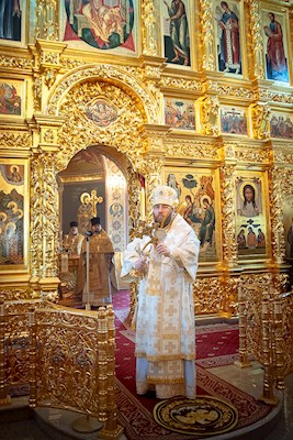 Митрополит Игнатий совершил Божественную литургию в Свято-Троицком кафедральном соборе Саратова