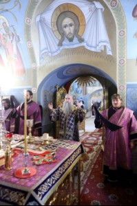 Крещальная литургия в Свято-Троицком соборе Саратова