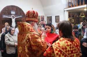 Божественная литургия и панихида в Свято-Никольском храме на Елшанском кладбище Саратова
