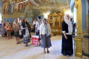 Крещальная литургия в Свято-Троицком соборе Саратова