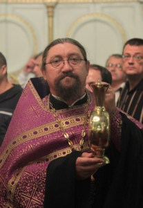 Всенощное бдение c Чином Воздвижения Креста в Духосошественском соборе города Саратова
