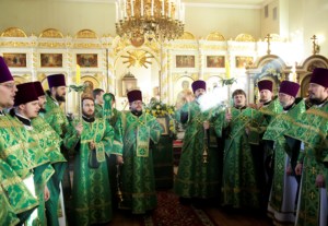 Божественная литургия на Архиерейском подворье — в храме во имя преподобного Серафима Саровского города Саратова