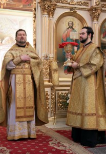 Божественная литургия в храме в честь Покрова Пресвятой Богородицы города Саратова