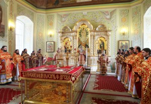 Божественная литургия в храме в честь Покрова Пресвятой Богородицы г.Саратова