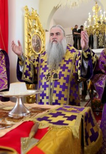 Божественная литургия в храме во имя святителей Василия Великого, Григория Богослова, Иоанна Златоуста г. Саратова