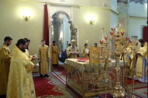 Божественная литургия в храме в честь Покрова Пресвятой Богородицы г. Саратова