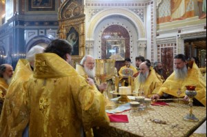Митрополит Лонгин принял участие в Патриаршем богослужении в день празднования 70-летнего юбилея Его Святейшества