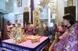 Божественная литургия и панихида в храме во имя Всех Святых, в земле Российской просиявших г. Саратова