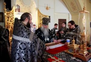 Литургия Преждеосвященных Даров на Архиерейском подворье — храме во имя святого апостола и евангелиста Иоанна Богослова при Саратовской православной духовной семинарии