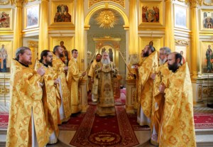 Божественная литургия на Архиерейском подворье — храме во имя святого апостола и евангелиста Иоанна Богослова при Саратовской православной духовной семинарии