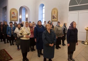 Божественная литургия в храме во имя святых первоверховных апостолов Петра и Павла г.Красноармейска