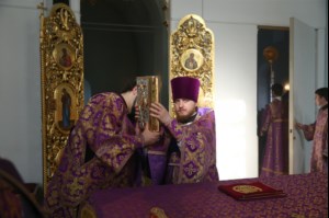 Божественная литургия в храме в честь Покрова Пресвятой Богородицы г.Петровска